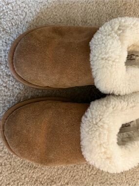 Women's Ugg Cozy Shearling-Lined Suede Slip-On Slippers - Chestnut